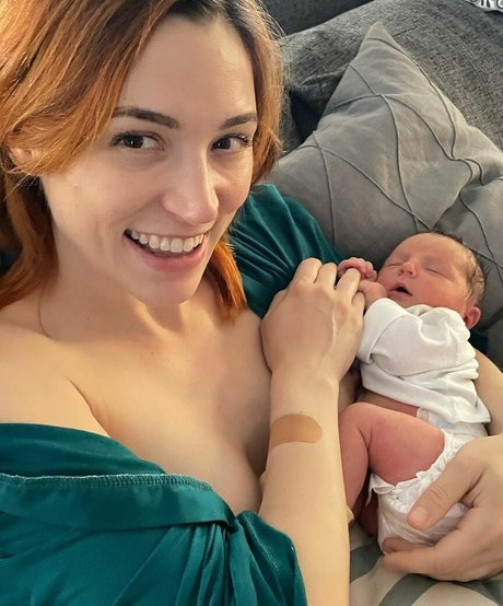Becca Scott top profile image