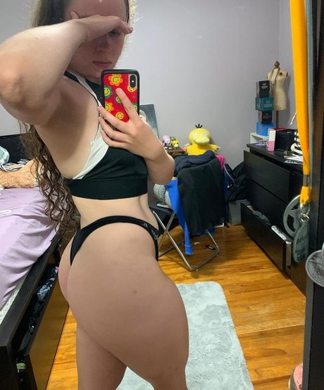 Alyssa Cleversey 高品質モデル 画像