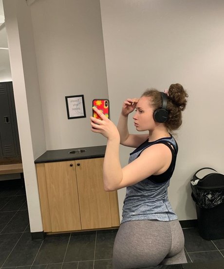 Alyssa Cleversey ヌード女優 ギャラリー