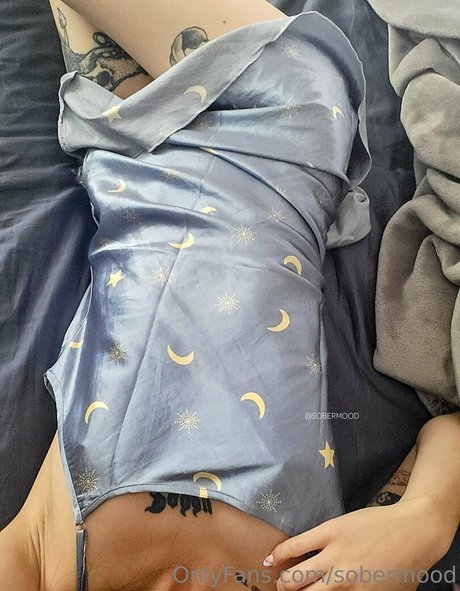 sobermood 裸のポルノスター 写真