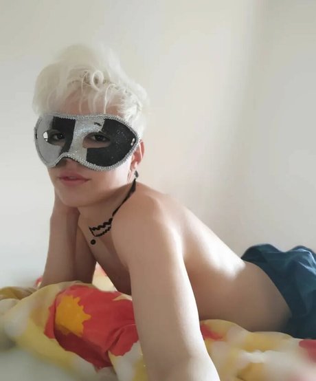 Blonditwink エロティック女優 写真