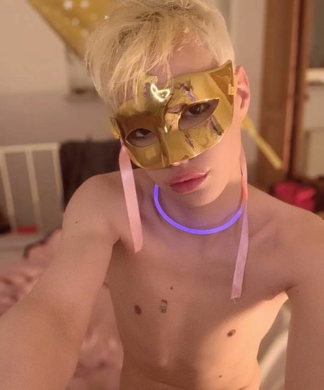 Blonditwink エロティックなポルノスター 写真