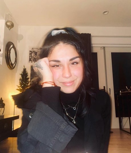 Krewella 裸モデル 写真
