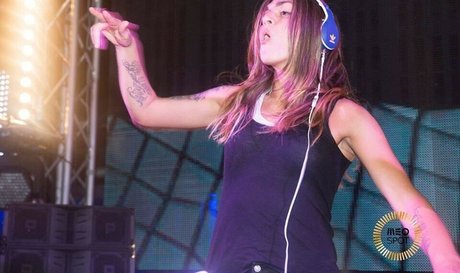 Krewella ヌードスター 写真