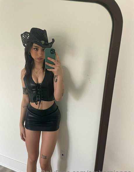 Ambergianna ヌード女優 画像