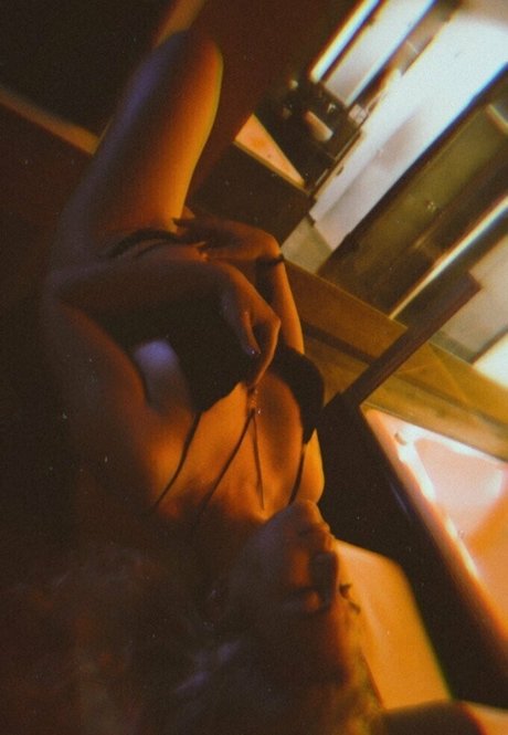 オンリーファンズでのセクスティング ポルノグラフィック 写真