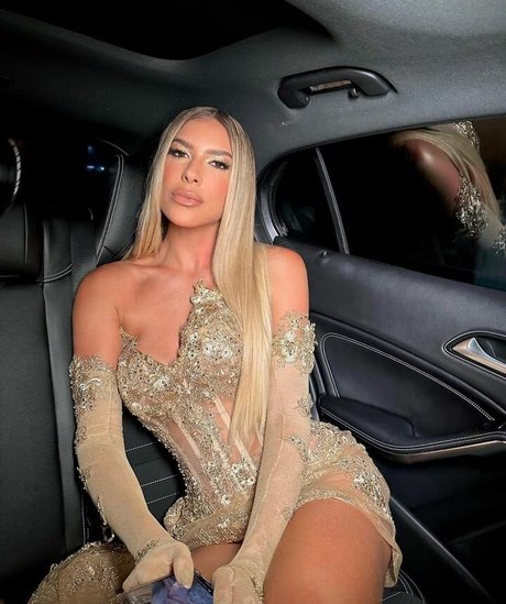 Lorena Improta ホットなモデル 写真