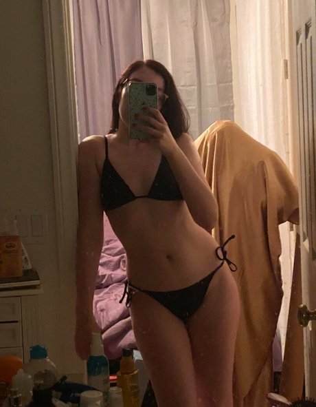 Amanda Golka 無料女優 写真