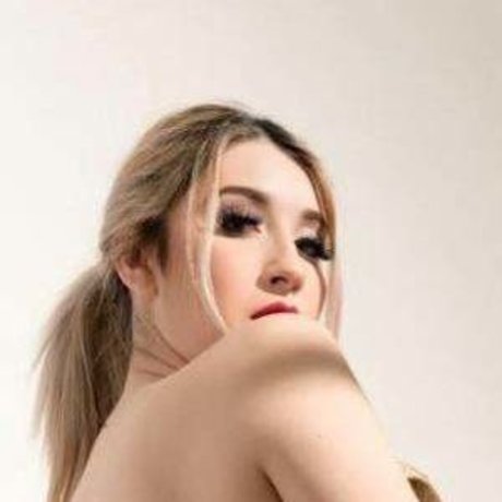 Alejandra Trillo ホットなモデル 写真