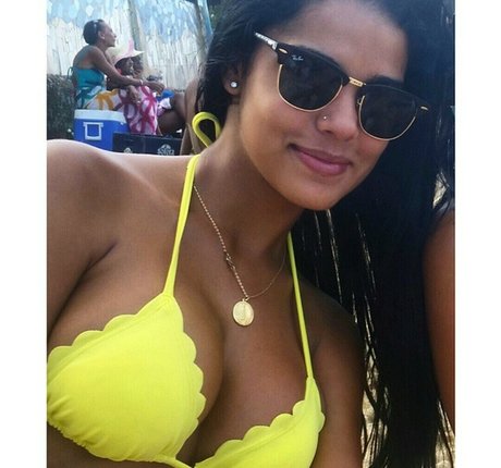 Daniela Baptista ヌードスター 写真