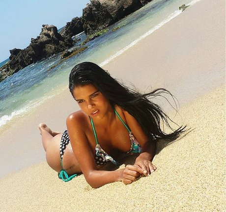 Daniela Baptista 裸モデル 画像