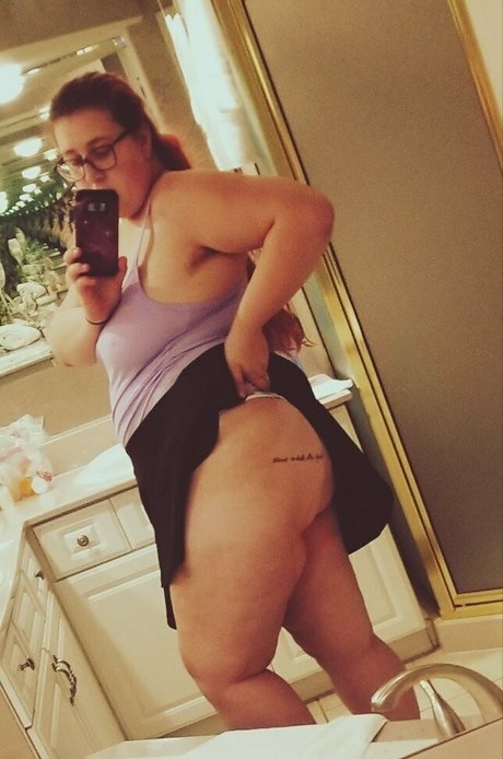 foxycarly profile image
