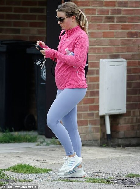 Dani Dyer ヌードモデル 写真