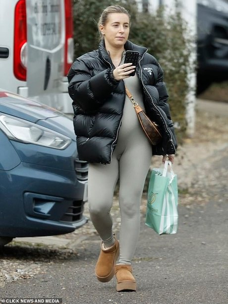 Dani Dyer 高品質モデル 画像