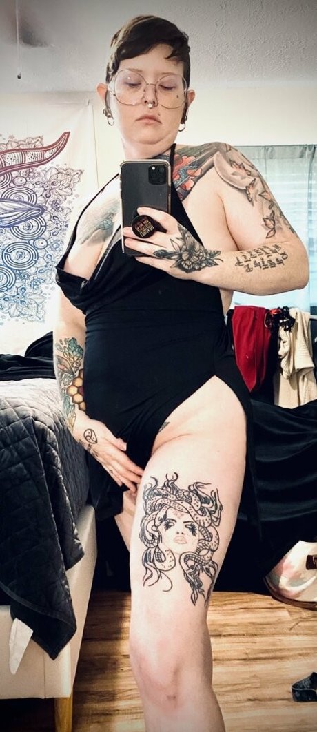デカ尻ジーンズ OnlyFans セクシー裸 写真