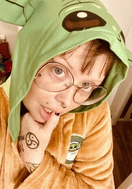 trashpanda4lyfeyo ポルノスター アダルト 写真