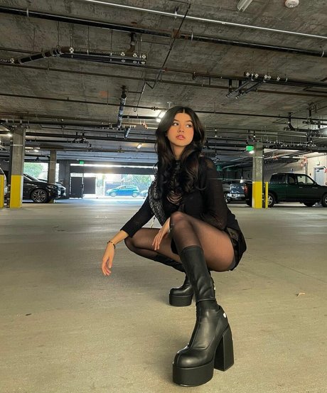 saraecheagaray ヌード女優 写真