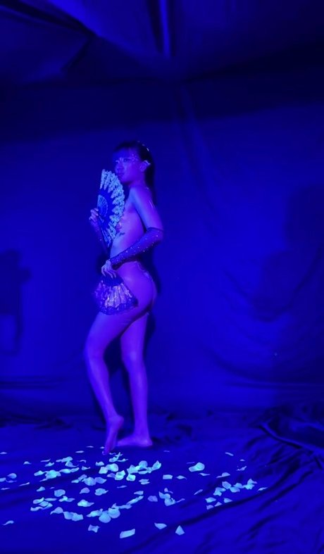 Jeannie Elise Mai 完璧なポルノスター 写真