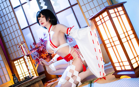 Hoshilily アート女優 写真