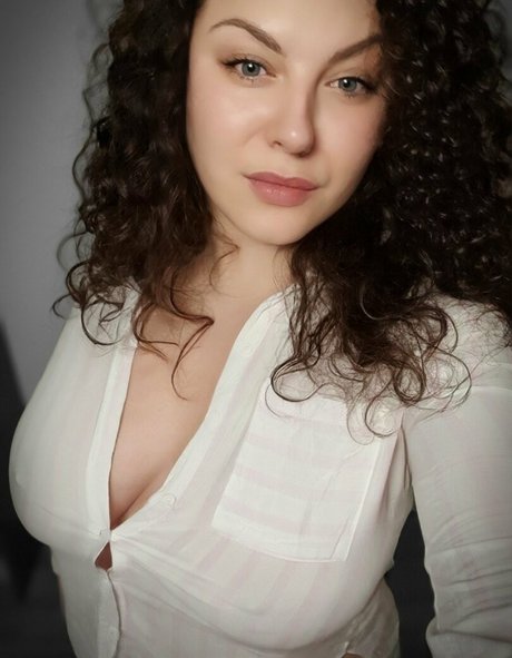 Sofia Curly ヌード女優 ギャラリー