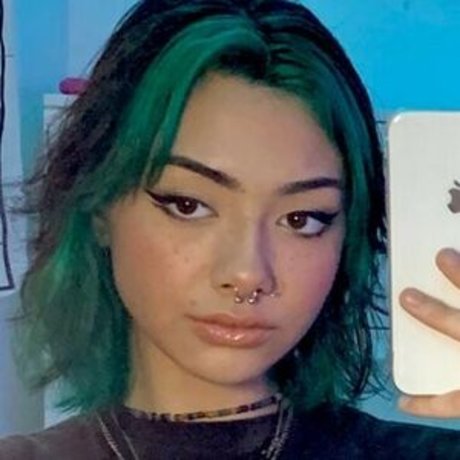 fullofbugss セクシーモデル 写真