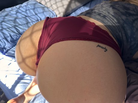 Peachy Caity モデル 画像