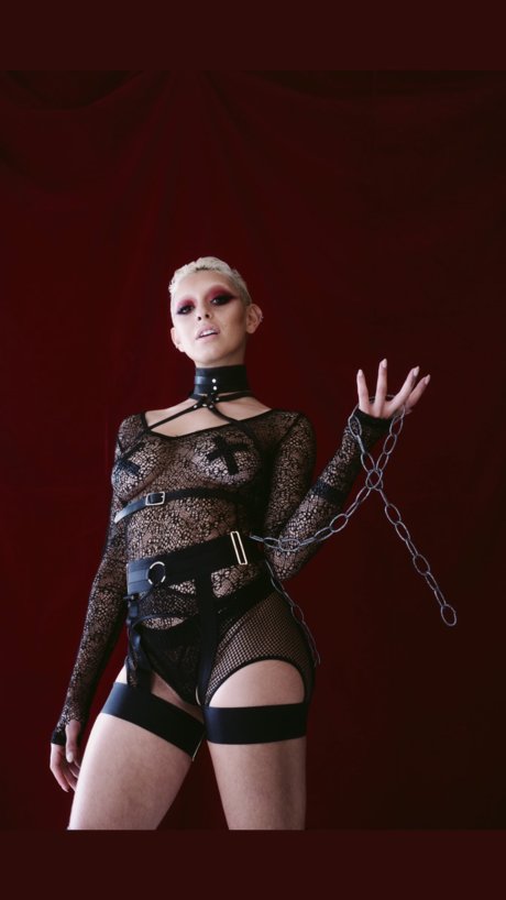 Prince Aerys the Non Binary Dom 美しい女優 写真