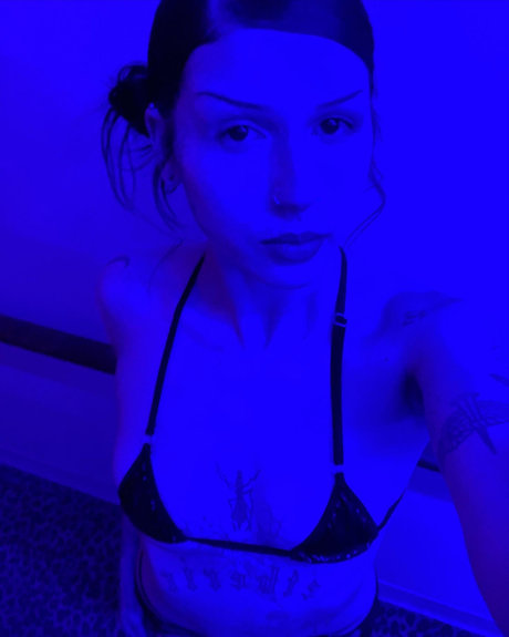 Evil girl ポルノスター 写真