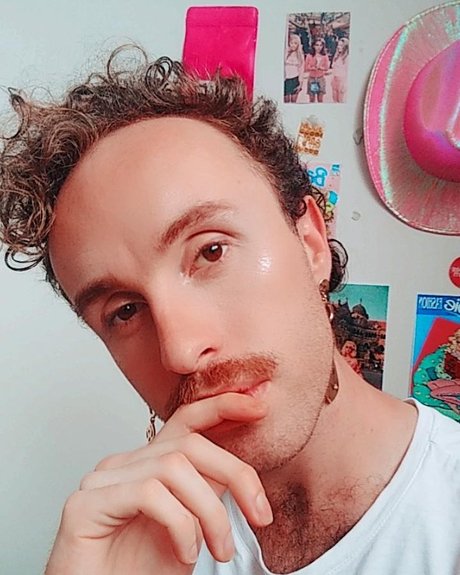 Tristan Evans 裸モデル 写真