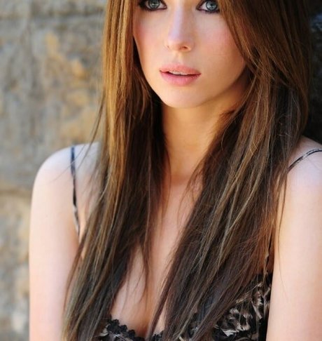 Ashley Mulheron アートモデル 画像