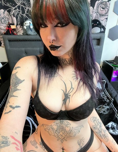 HotGothMlf 無料モデル 画像