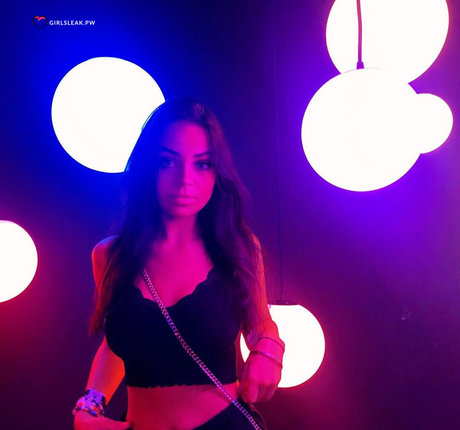 Clare Temerowski ヌードスター 写真