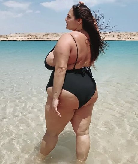 Laura Chiaramonte ヌードモデル 写真