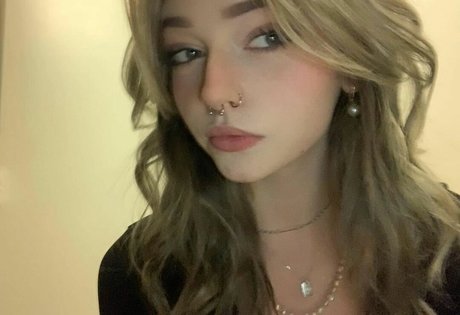 Maddyavalon ホットスター 写真