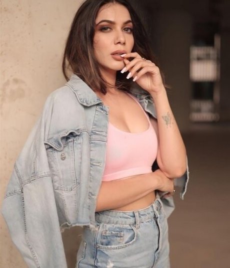 Palak Purswani 裸のモデル 写真