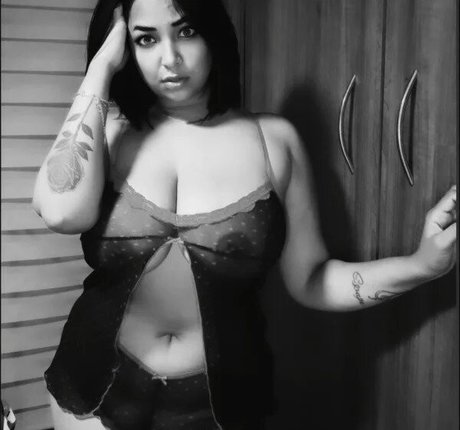 Magan Jade エロティックなモデル 写真