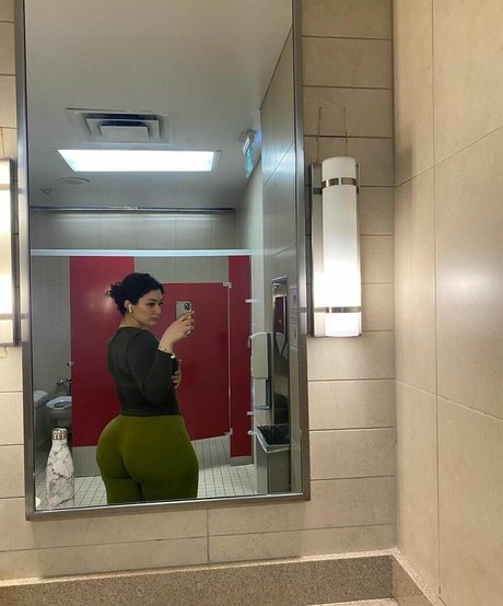 Zainaabb ab エロティックなスター 画像