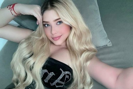 kittybadofficial ポルノモデル 画像