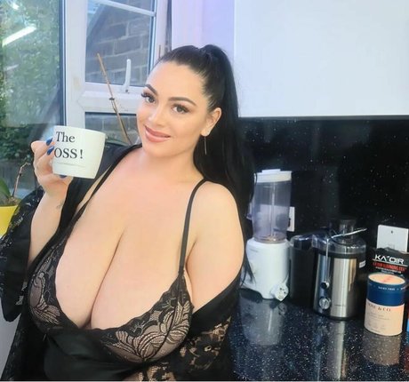 Klara Devine アートスター 画像