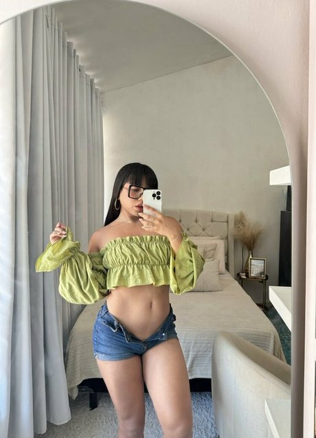 Isa Oelsi ポルノスター 裸 写真