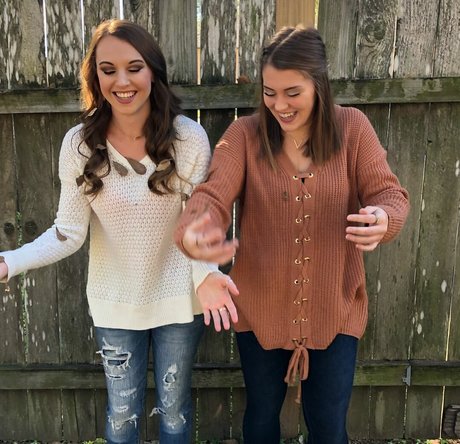 Emilee Atchley ヌードスター 写真