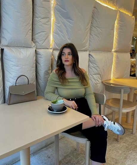 Carolina Neto かわいいスター 写真