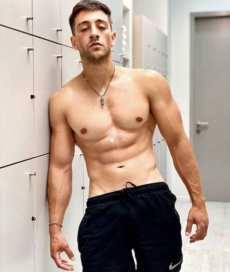 Noah Pells セクシーなポルノスター 写真