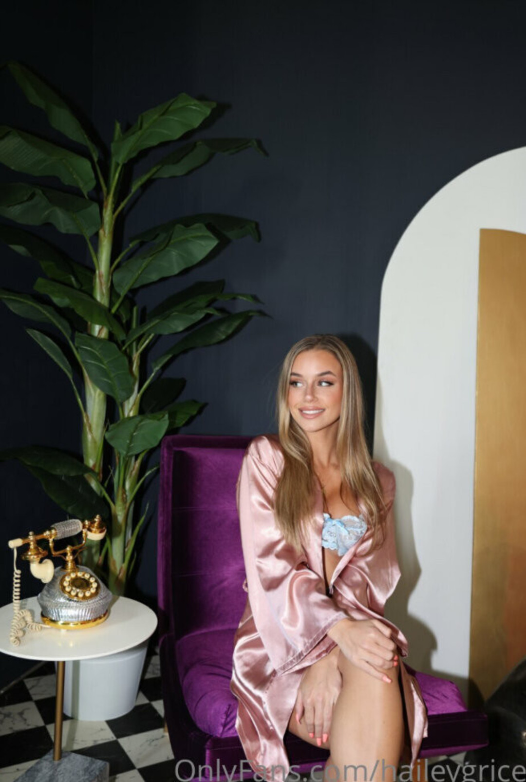 Ha1ley Gr1c3 かわいいスター 写真