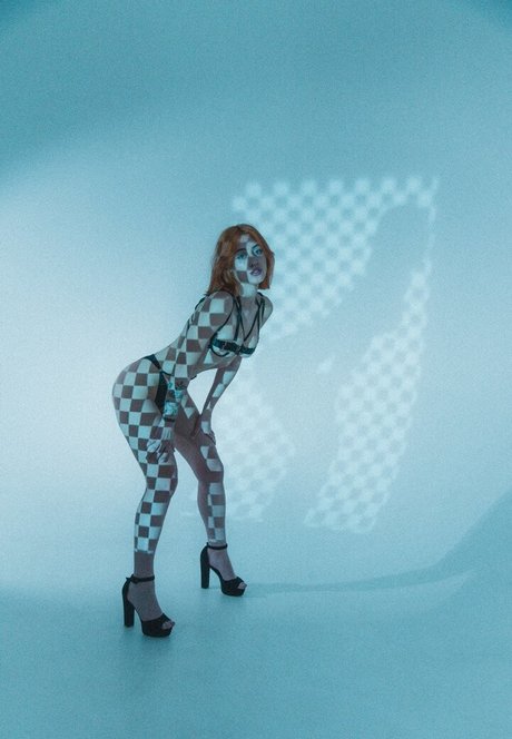 Call Me Elfa セクシーモデル 写真
