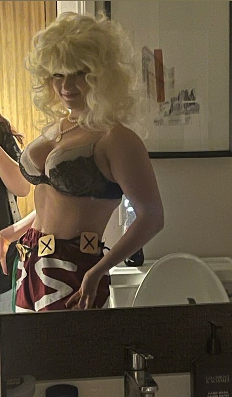 venom wifey ヌードモデル 写真