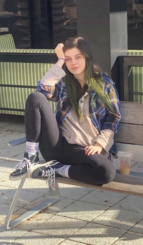 Zoey Wilde ヌードモデル 写真