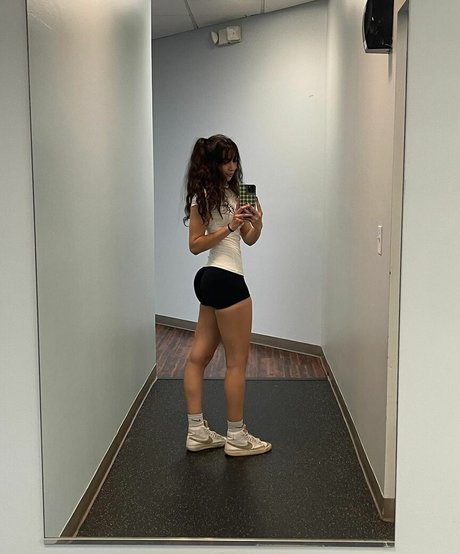 Over taaa 完璧な女優 写真
