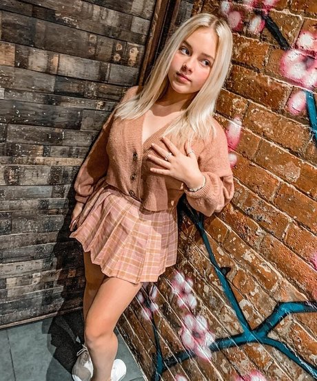 Brooke Marsden かわいいモデル ギャラリー
