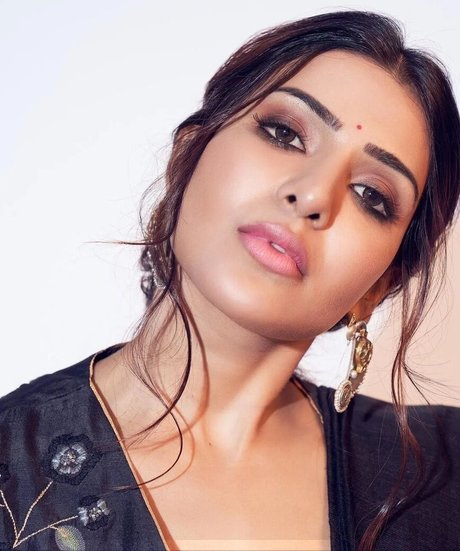 Samantha Ruth Prabhu ヌードモデル ギャラリー